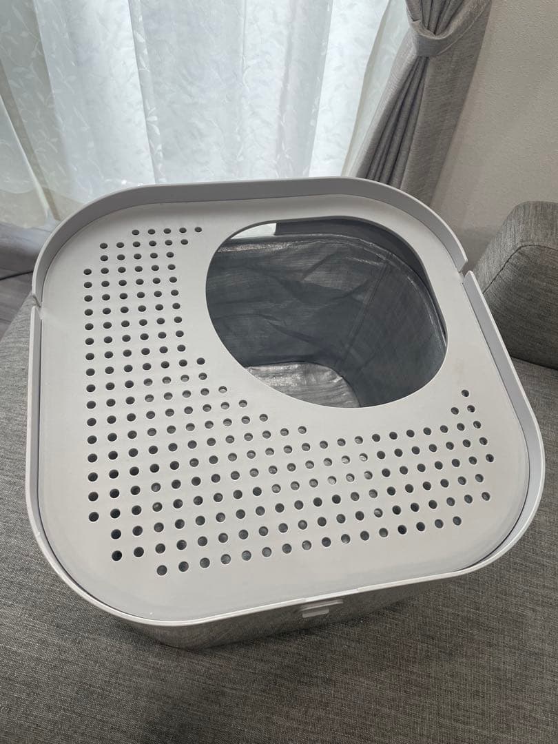 通気孔付き猫用トイレ ホワイト　モデキャット　グレー　新品