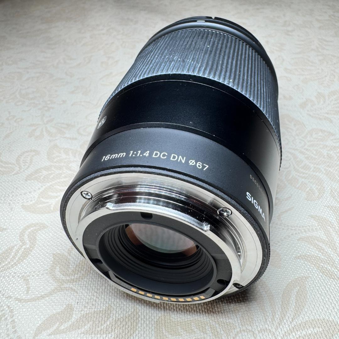 送料無料！！中古品 SIGMA 16mm F1.4 DC DN Eマウント