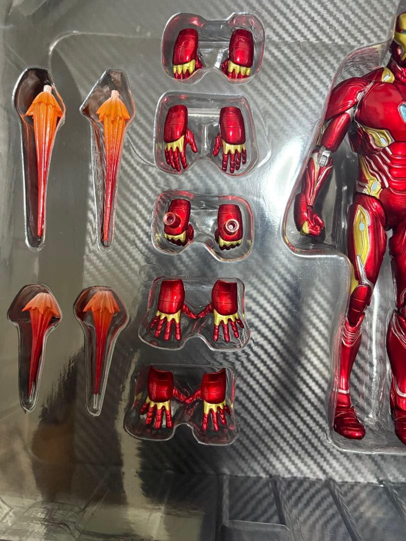 本体未使用品　箱破れありmafex アイアンマン　マーク50 アベンジャーズ
