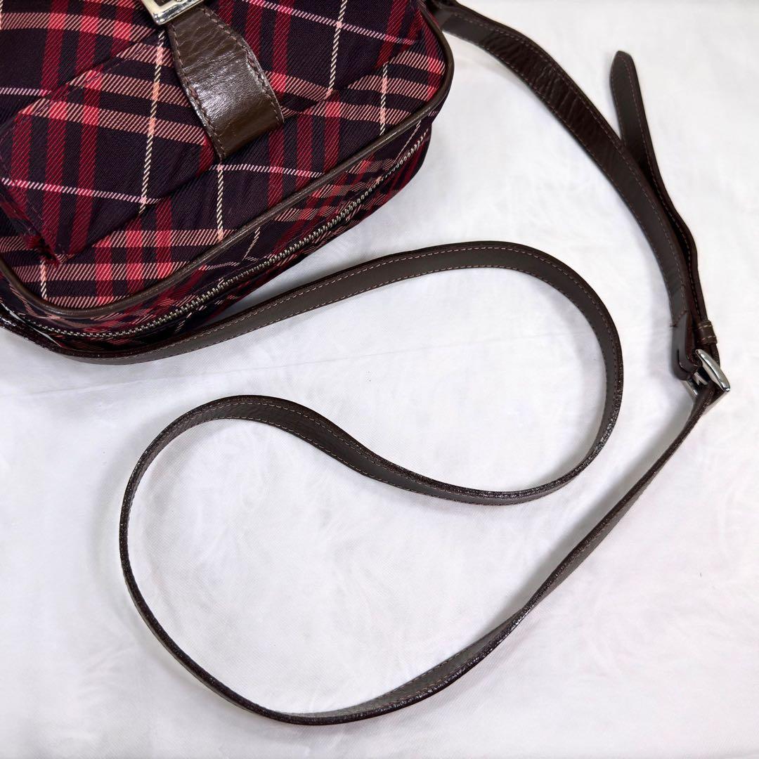 【極美品】バーバリーロンドンブルーレーベル ショルダーバッグ ノバチェック 赤