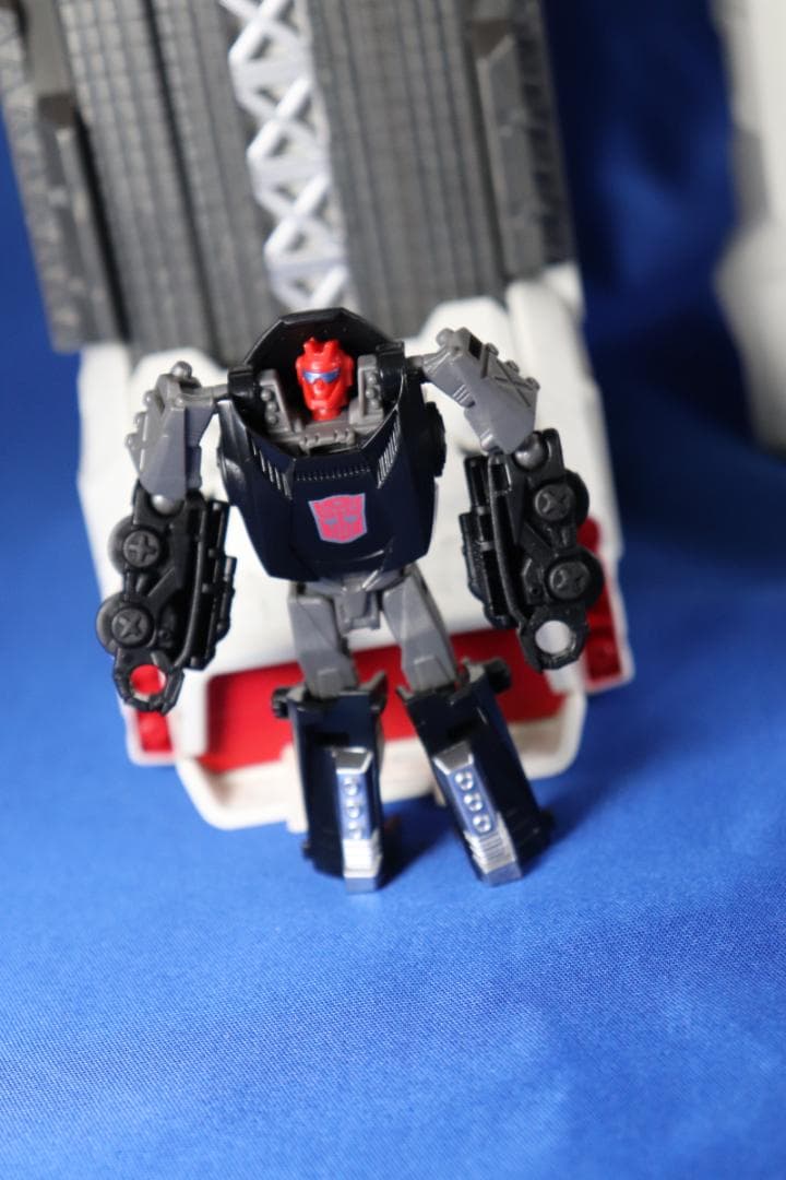 トランスフォーマー　ジェネレーションズ　TG-23 メトロプレックス