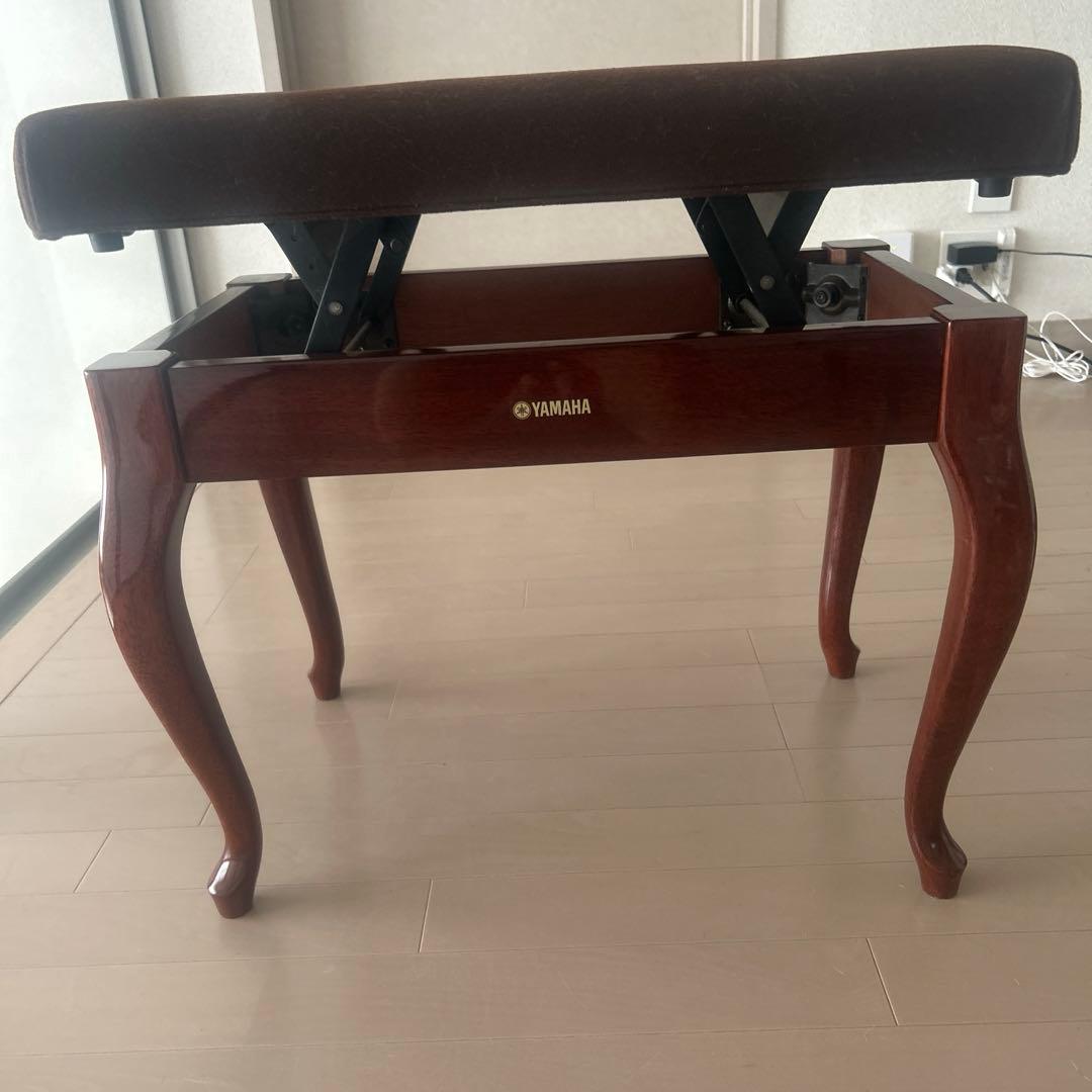 3/18までの特価品です！YAMAHAピアノ椅子（ネコ脚）