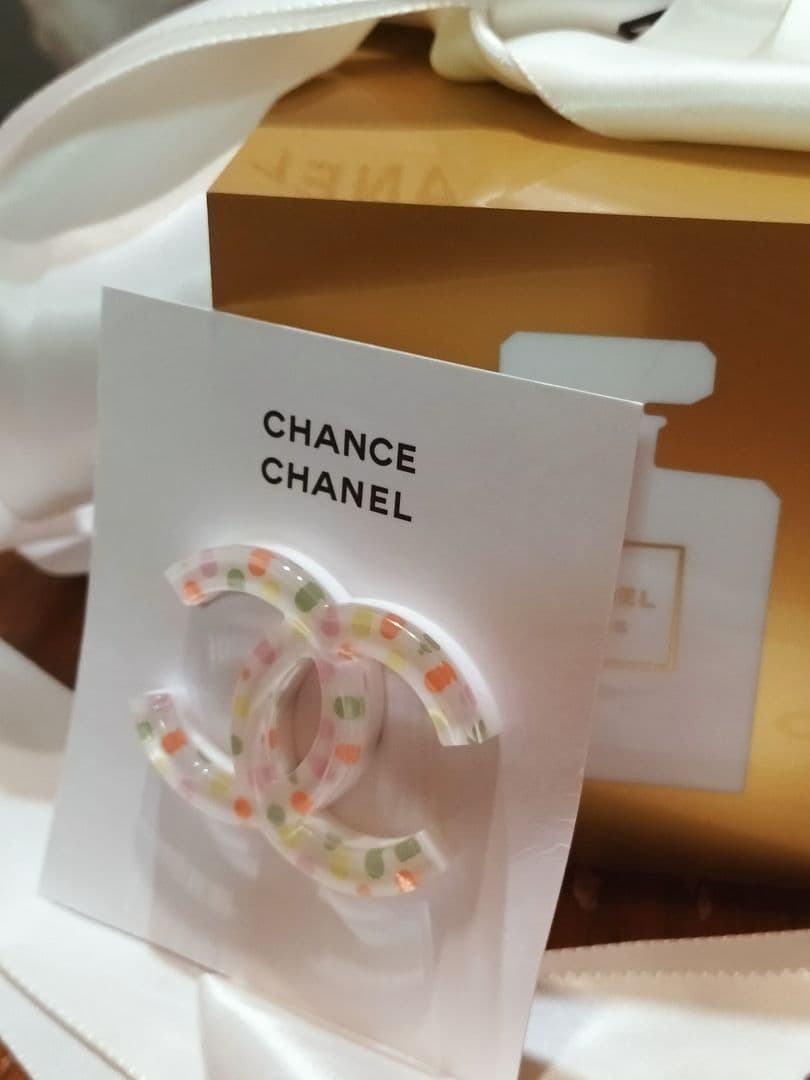 ❣️CHANEL♡CHANCE2019年ココマークマグネットブローチ❣️