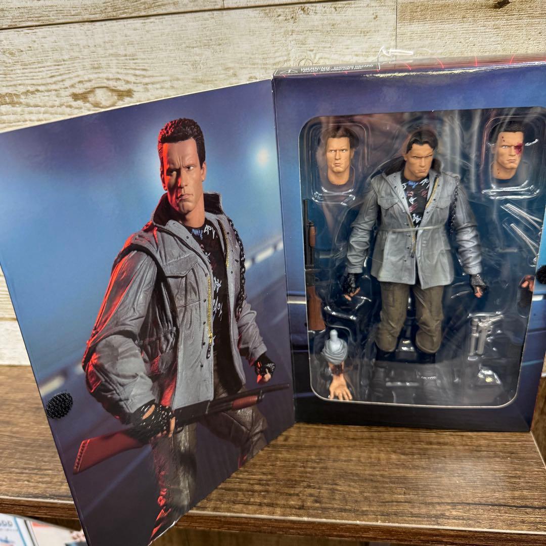 NECA ターミネーター シュワルツェネッガー フィギュア