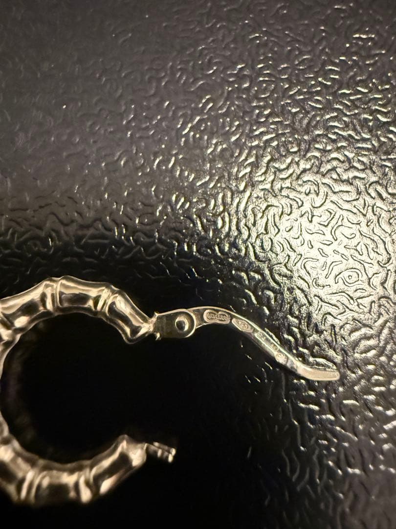 【専用袋あり】K18 WG 750刻印 Italy ウノアエレ　バンブーピアス