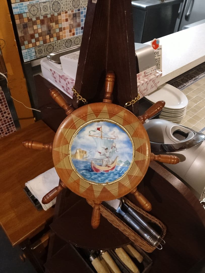 荒川リリーさん作　プルチネッラ　木製ハンドル付き絵皿　デシモーネ　ヴィエトリ
