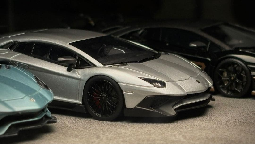 Tardis 1/64 ランボルギーニ　アヴェンタドールsv シルバー