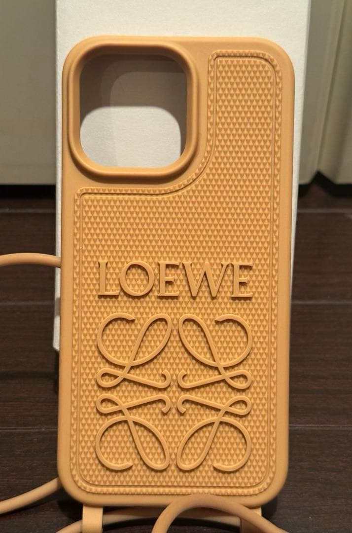 【美品】LOEWE スマートフォンショルダー（iPhone14promax）