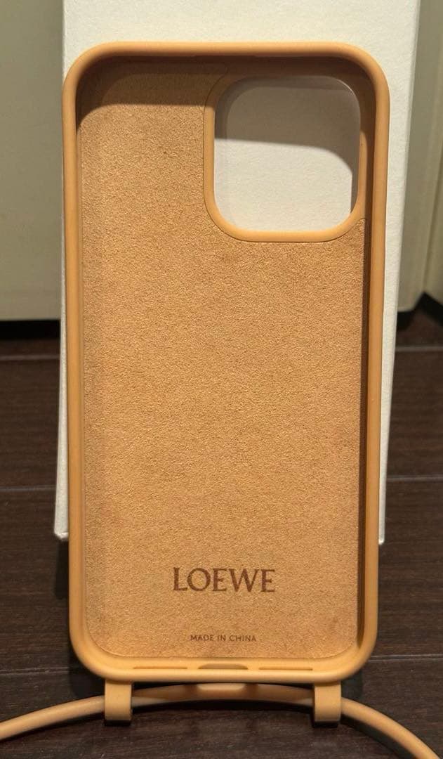 【美品】LOEWE スマートフォンショルダー（iPhone14promax）