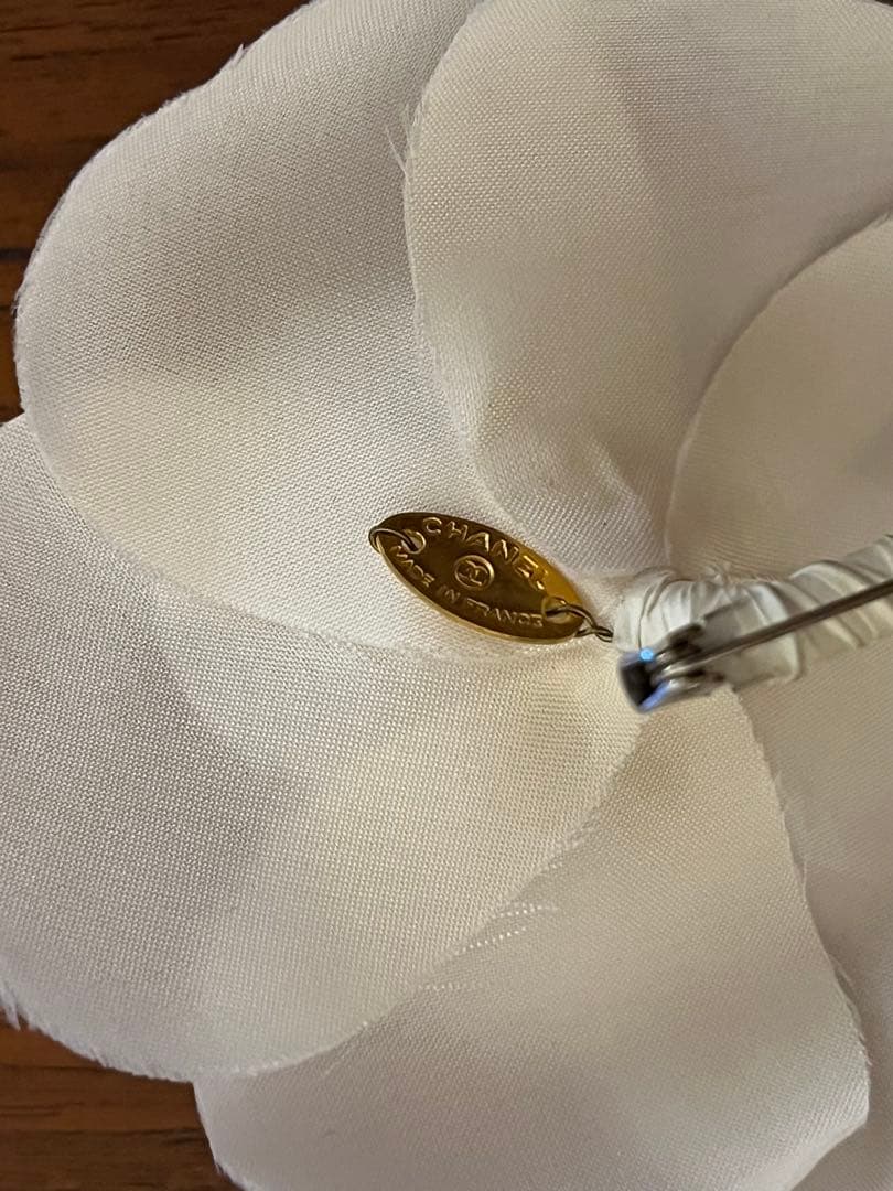 CHANEL シルクカメリアブローチ ホワイト