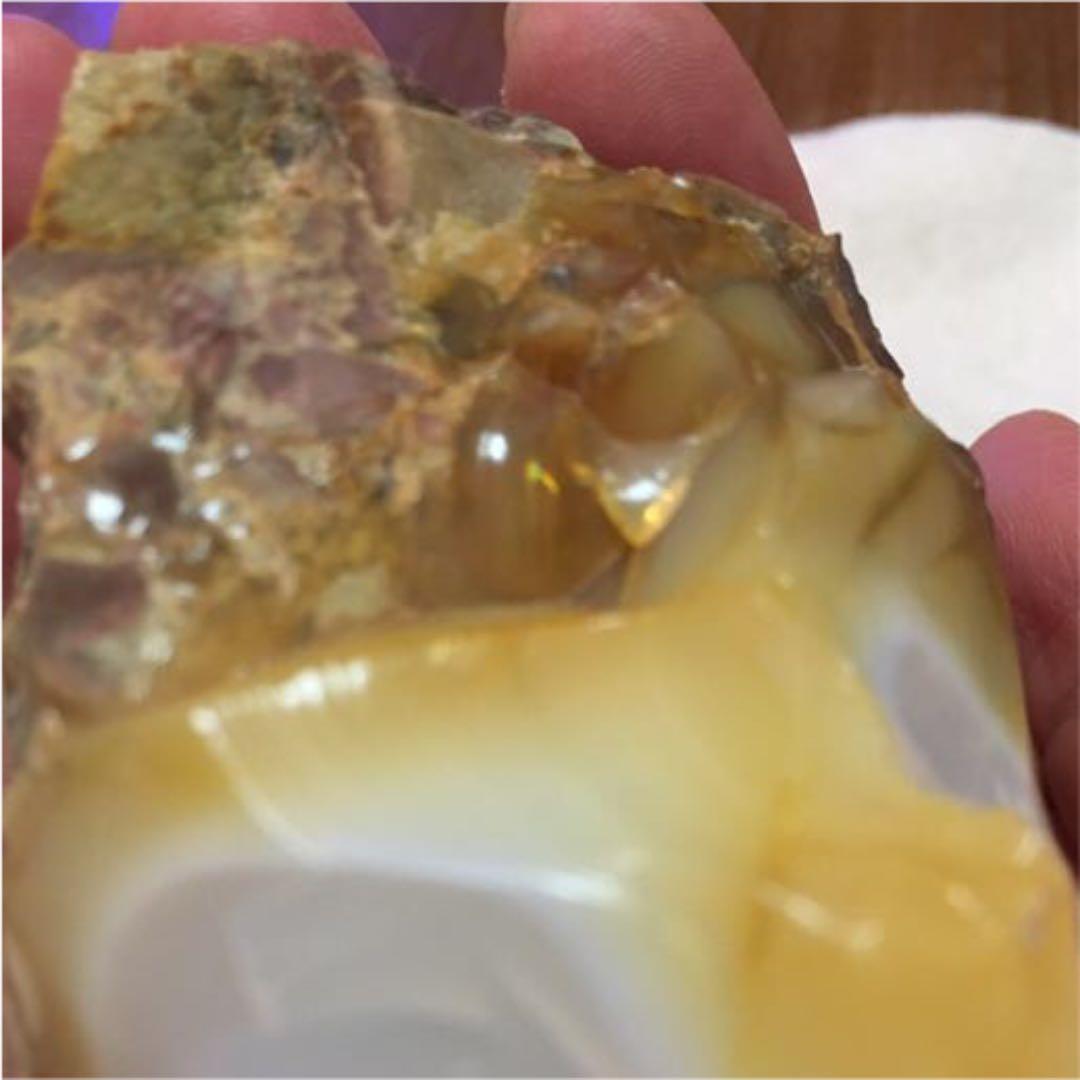 オパール　原石　ホワイト〜　遊白色　キューピッドストーン