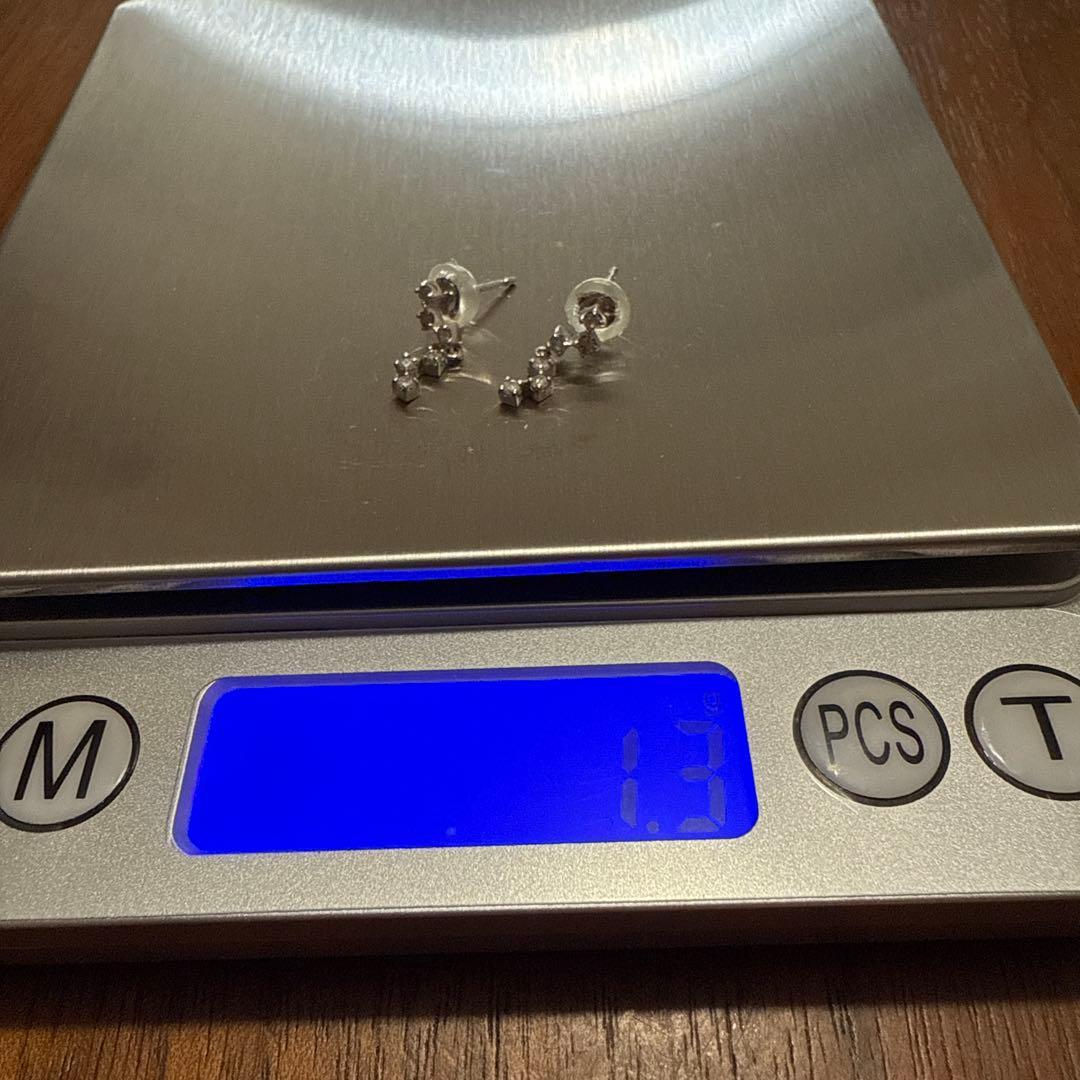 ピアス ★K18WG ダイヤ合計0.2ct ★ ダイヤ6連 スィング