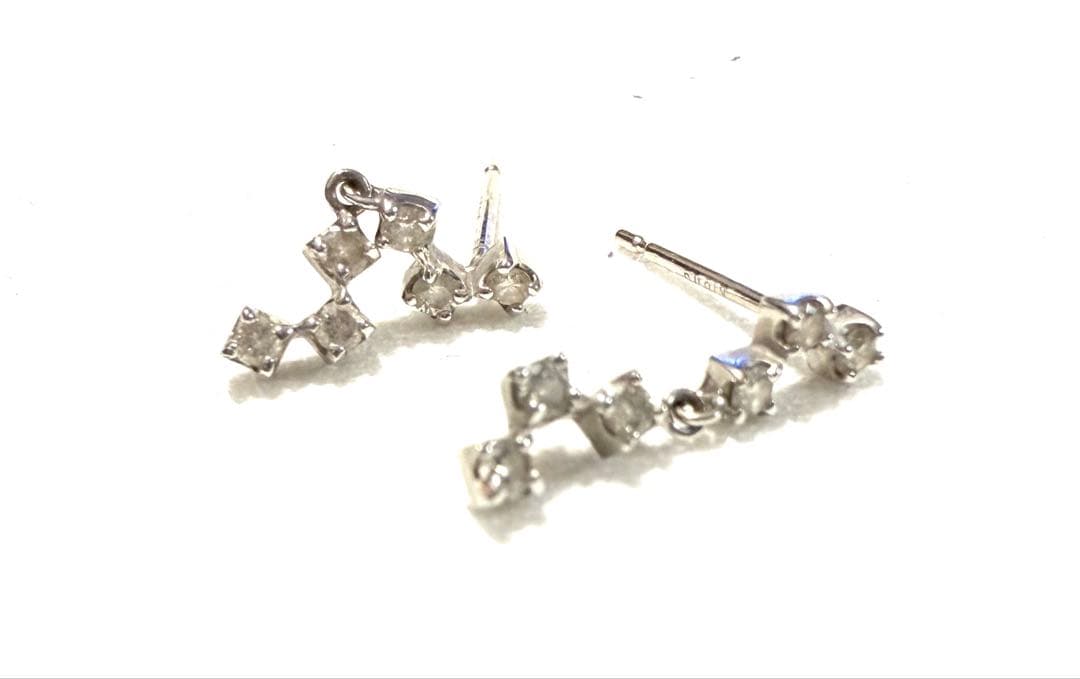 ピアス ★K18WG ダイヤ合計0.2ct ★ ダイヤ6連 スィング