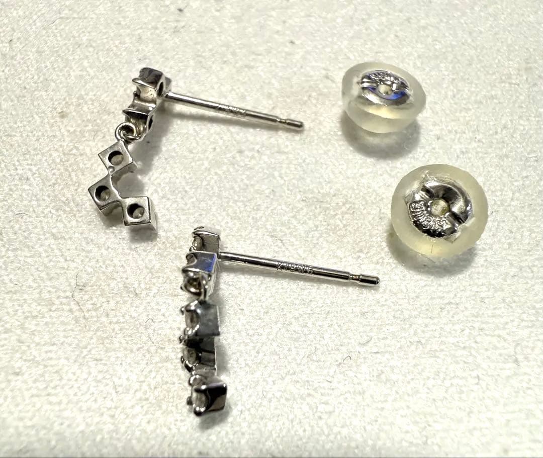 ピアス ★K18WG ダイヤ合計0.2ct ★ ダイヤ6連 スィング