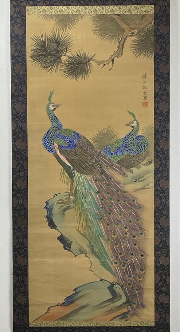 日本画 　熊斐銘　孔雀図 掛軸　肉筆　絹本　時代箱付　古美術 4C06-11