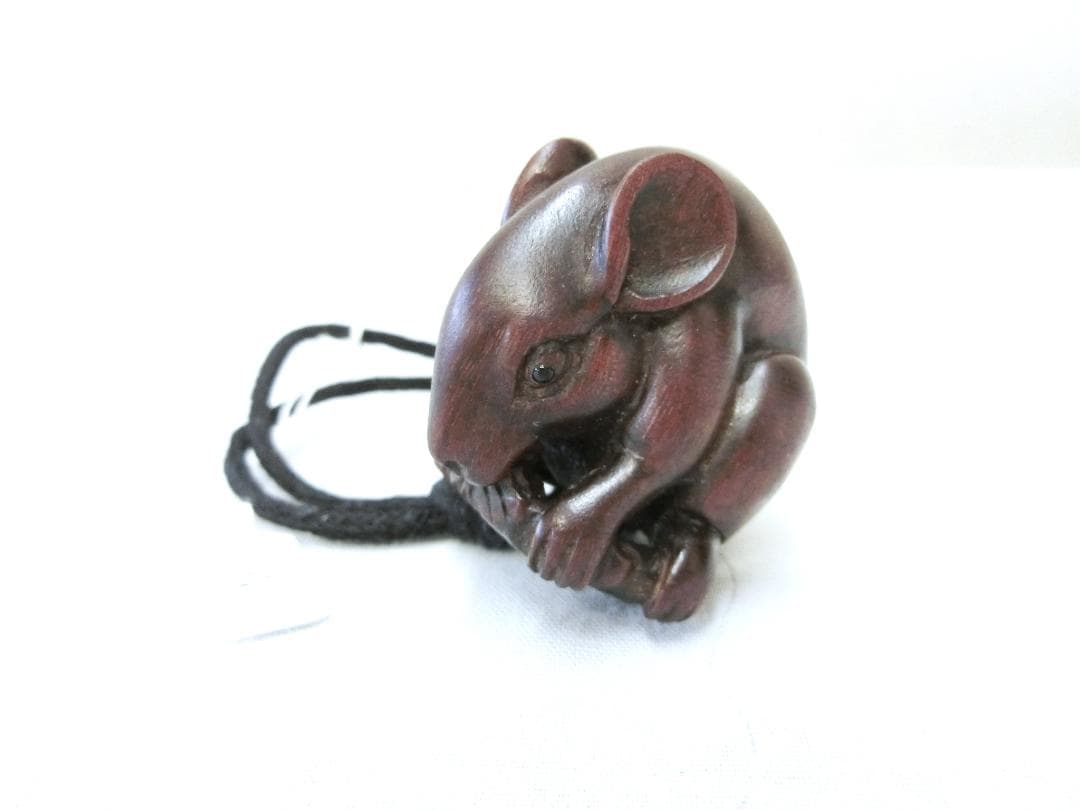 日本の美術工芸品！【根付　木製　リス ネズミ　木彫・W・提げ物　骨董古美術】収集