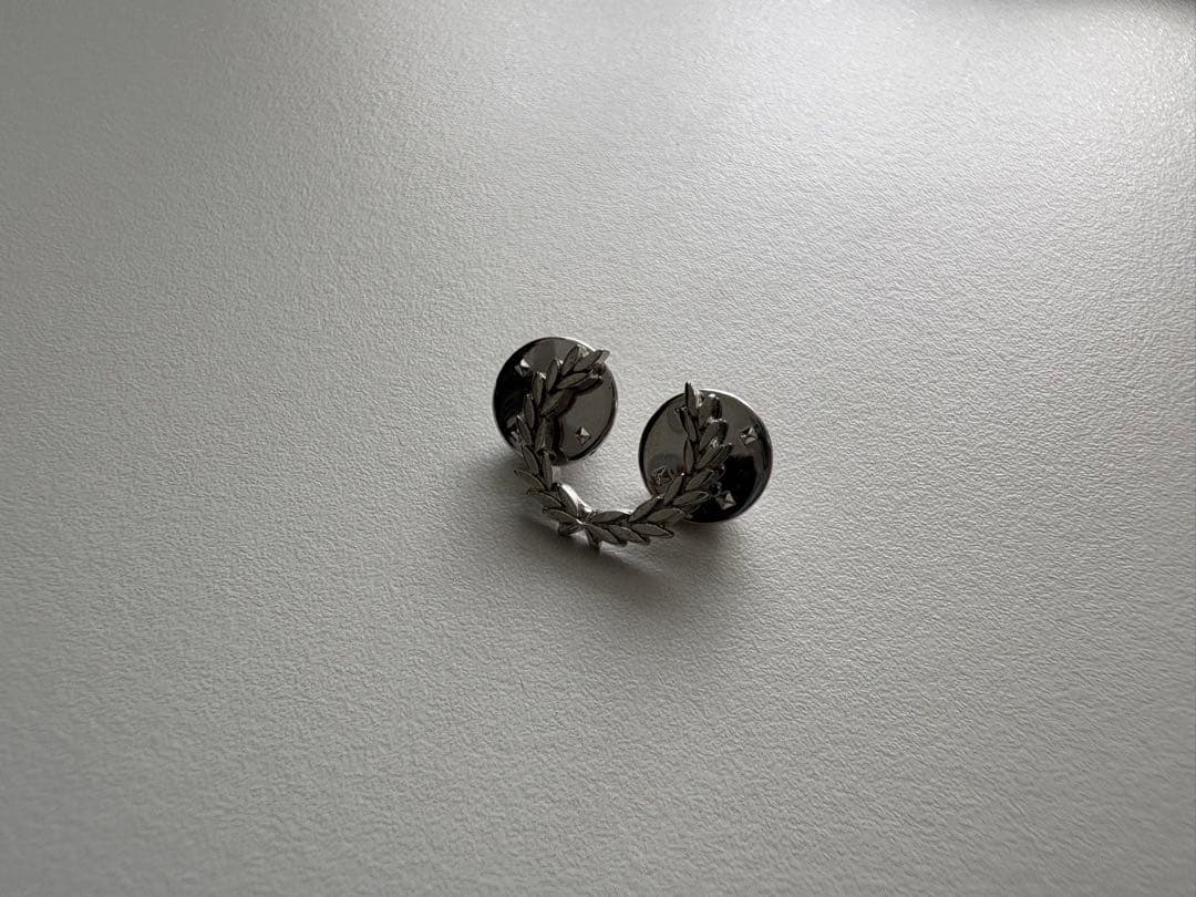 【即発送】fredperry フレッドペリーローレルピンバッジ&リストバンド