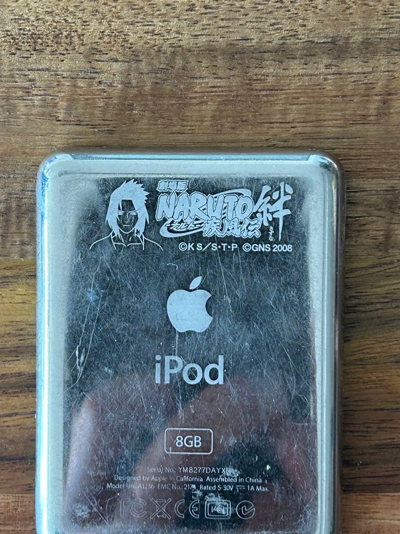 iPod × NARUTOコラボ 3台限定 うちはサスケ