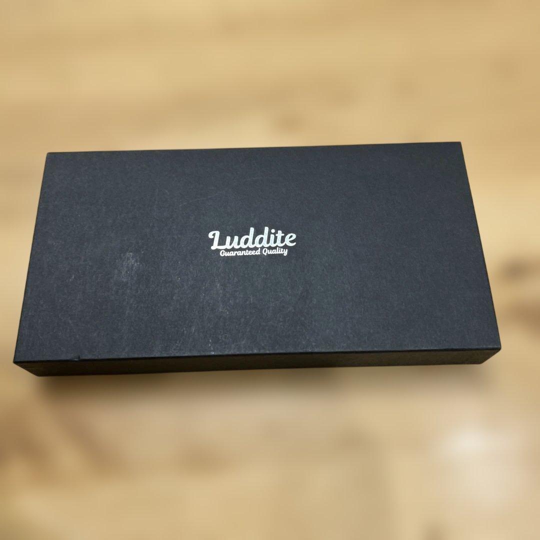 ラダイト　ラウンドジップペンケース　エッセンシャル　レザー