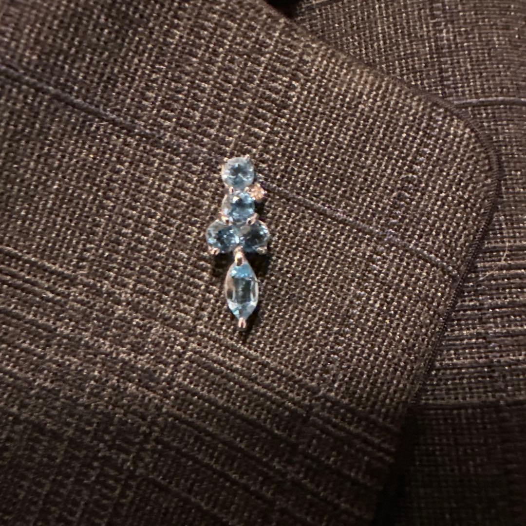 ブルートパーズとダイヤモンド0.01ct？　のピンブローチ K18