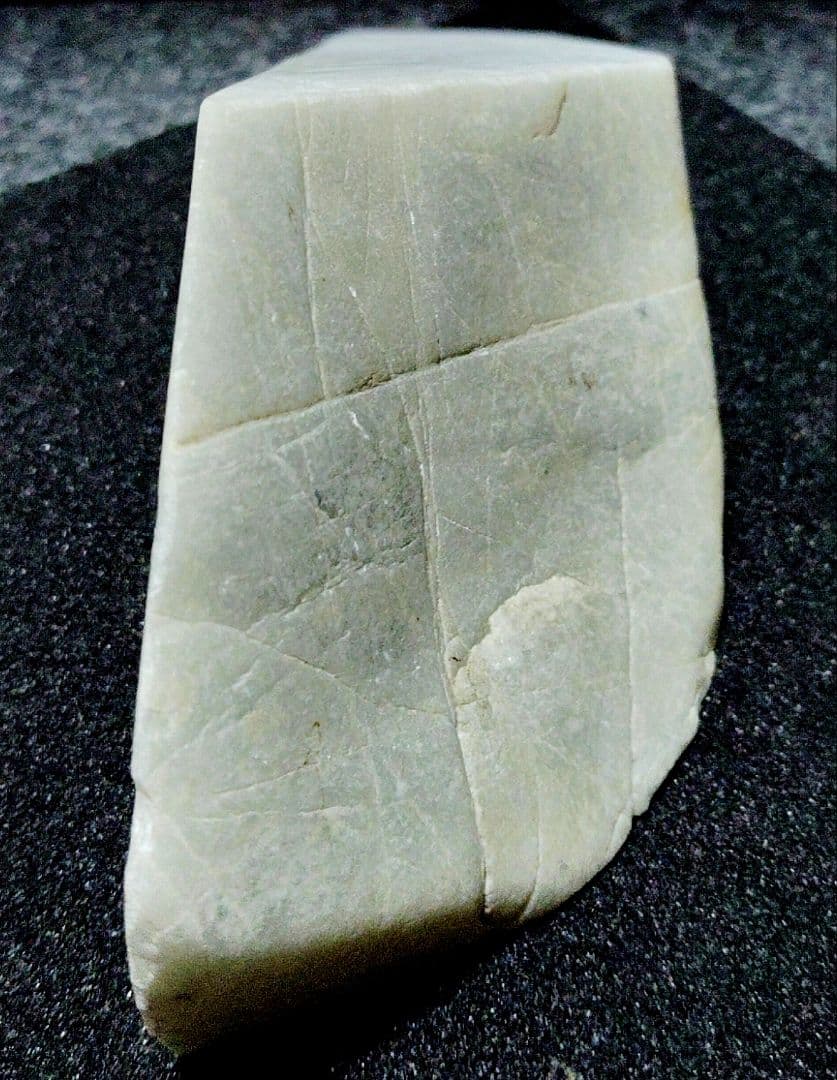 ★翡翠原石★糸魚川硬玉【小滝・転石・川ズレ・切り出し525ｇ】