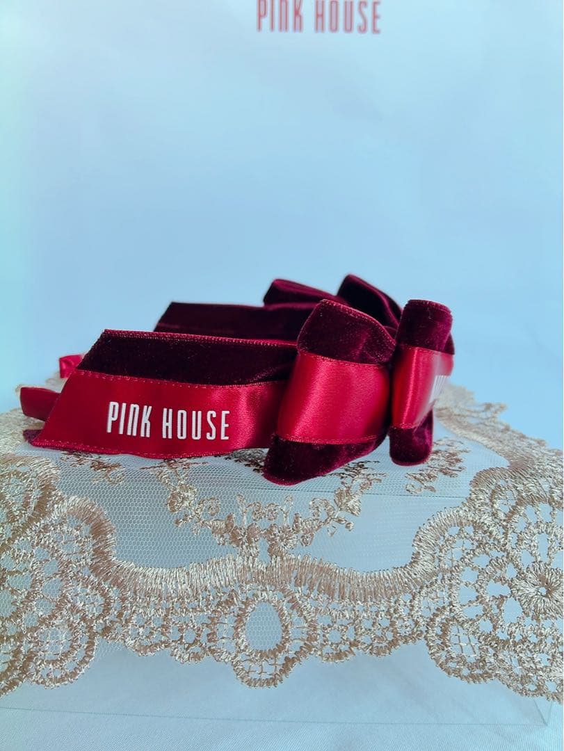 ピンクハウス❤️【未使用】ベルベットリボンのカチューシャ❤️ロゴ入りサテンリボン 赤