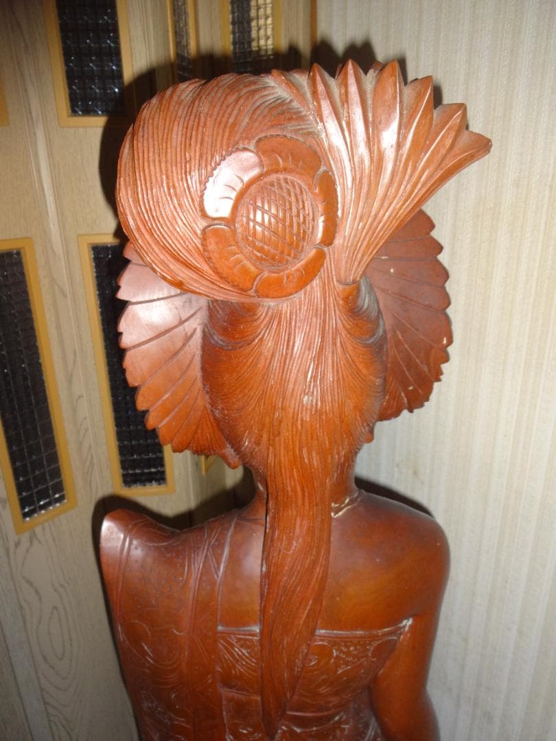 インドネシア　バリ島　木彫り人形（特大） ＊背中の写真、要確認