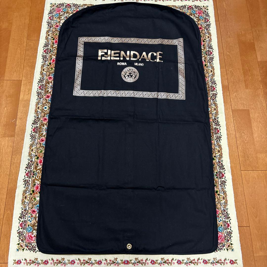 FIENDA CE ブラック ガーメントバッグ