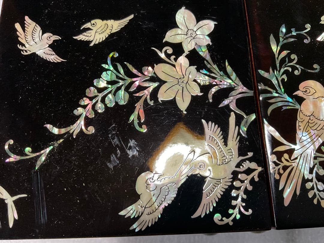 螺鈿模様の宝箱／二つ折れタイプ。【花と鳥模様　上下の引き出しあり】。