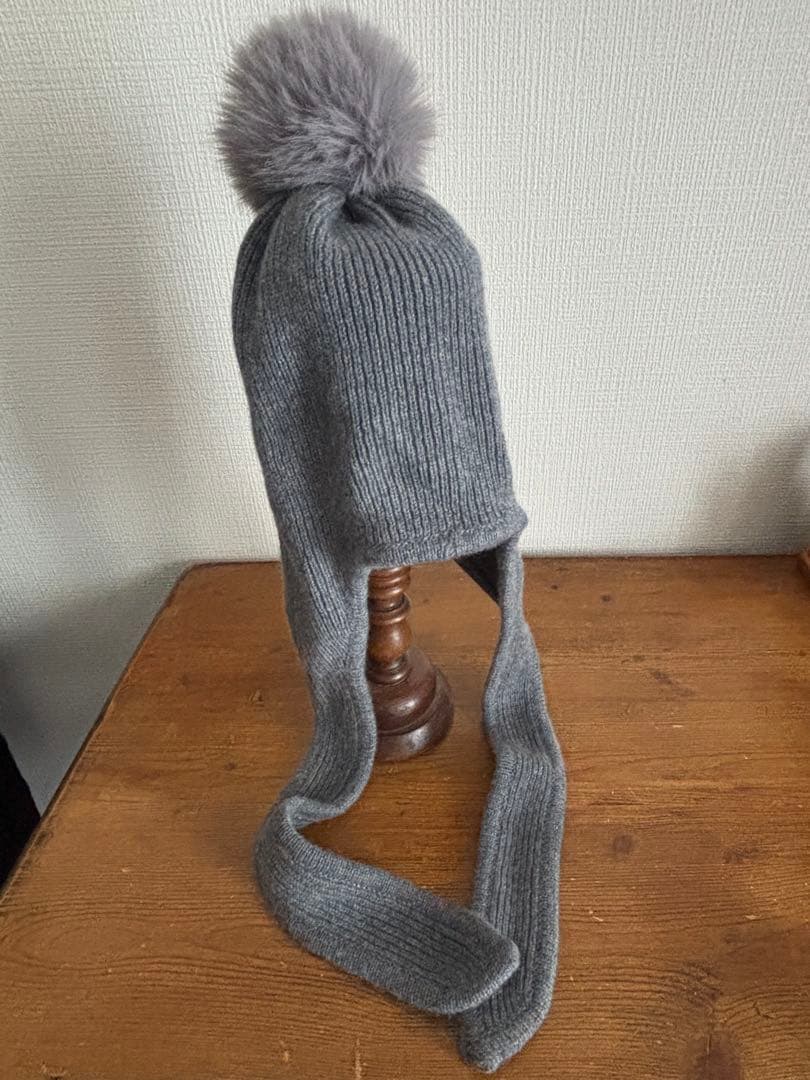 CELINE ポンポン付ニット帽