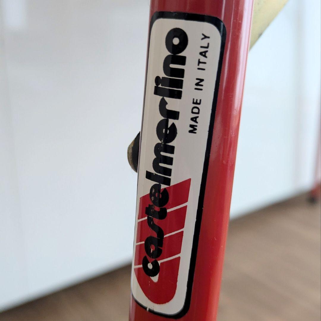 カステルメルリーノ　CASTELMERLINO 折りたたみ木製テーブル 赤脚