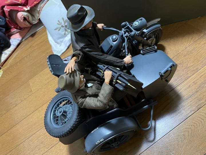 『インディ・ジョーンズ／最後の聖戦』　サイドカーシーン再現フィギュア