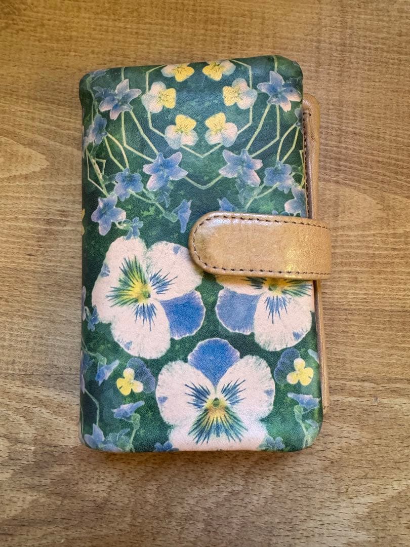 ヒラメキ　折り財布