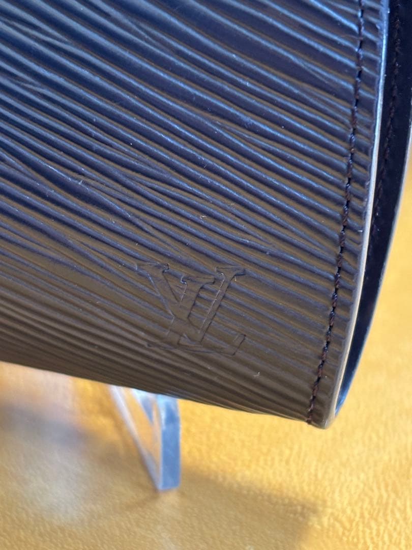 LVルイ・ヴィトン エピ ケース