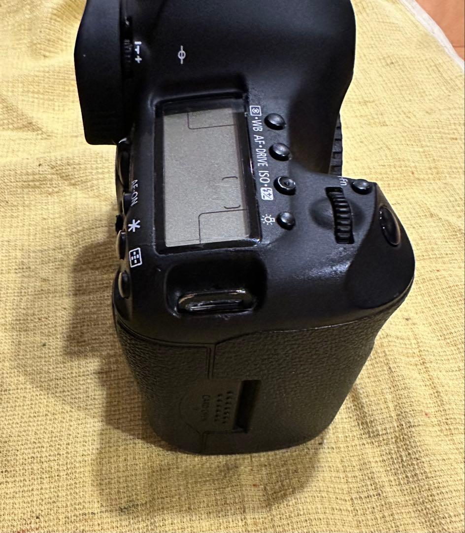 Canon EOS 5D Mark III 本体と付属品