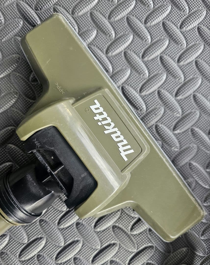 マキタ 充電式クリーナー CL286FD 18V　中古品