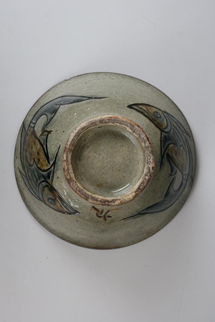 壺屋焼 人間国宝 金城次郎 作　魚文五寸マカイ（重ね焼）