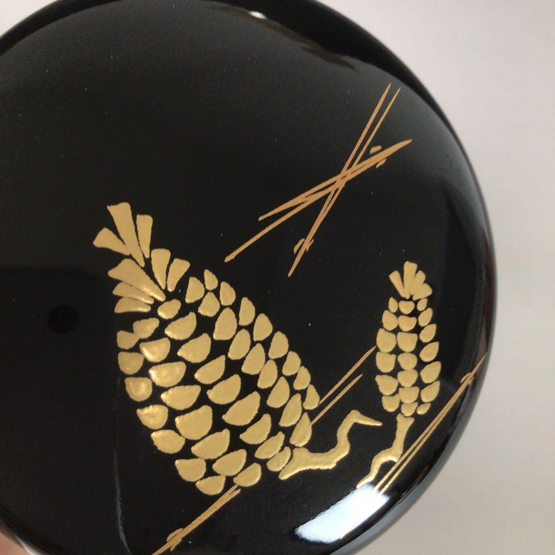 Ｒ８０４　棗　『順慶作』『黒漆塗』『松笠蒔絵』『中棗』　共箱　茶道具