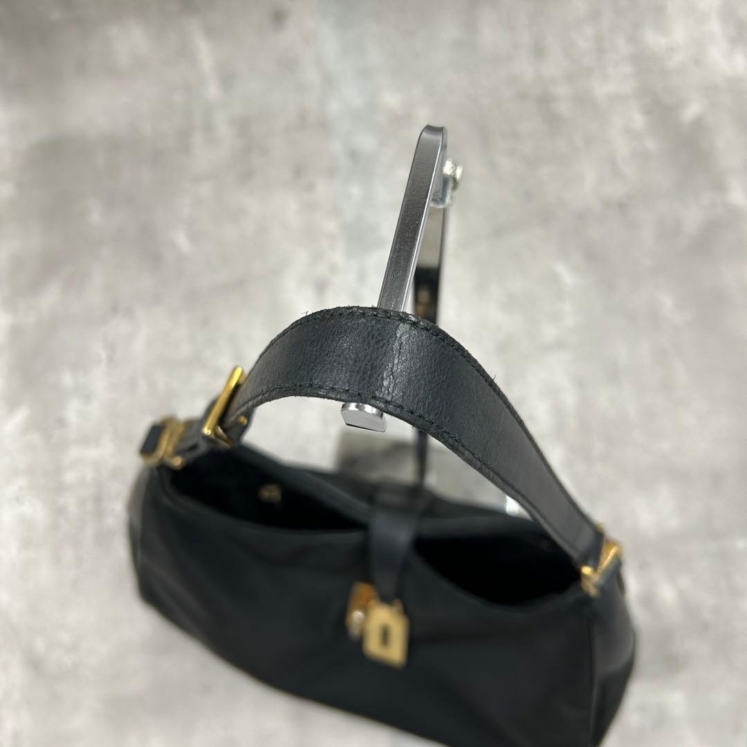 プラダ ワンショルダー 2way ハーフムーン ターンロック 三角ロゴ ネロ