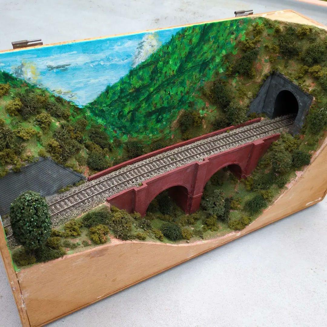 ＨＯゲージ車両展示用ジオラマレンガアーチ橋のある山岳風景（車両は含みません）