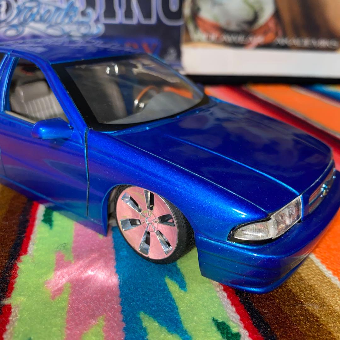 DUBシェビーインパラ ミニカー　１／２４　色青