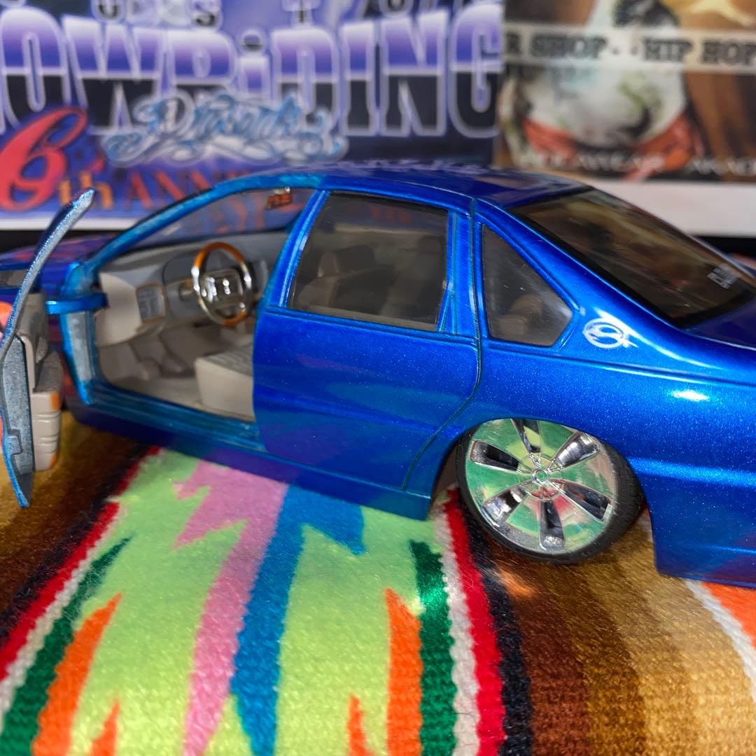 DUBシェビーインパラ ミニカー　１／２４　色青