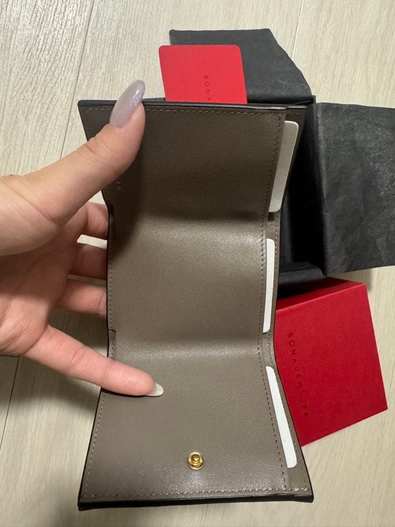 アイボリー レザー 三つ折り財布