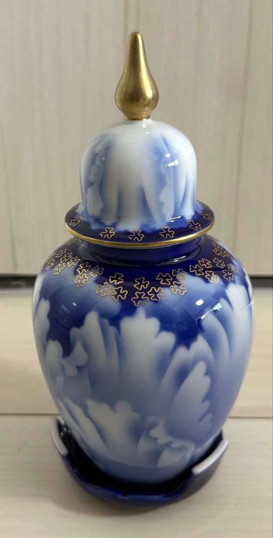 深川製磁　牡丹金ミル　台付冠付6寸飾壺　宮内庁御用達