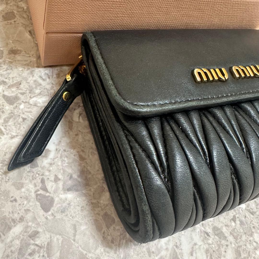 miu miu ミュウミュウ マテラッセ 三つ折り財布 ブラック