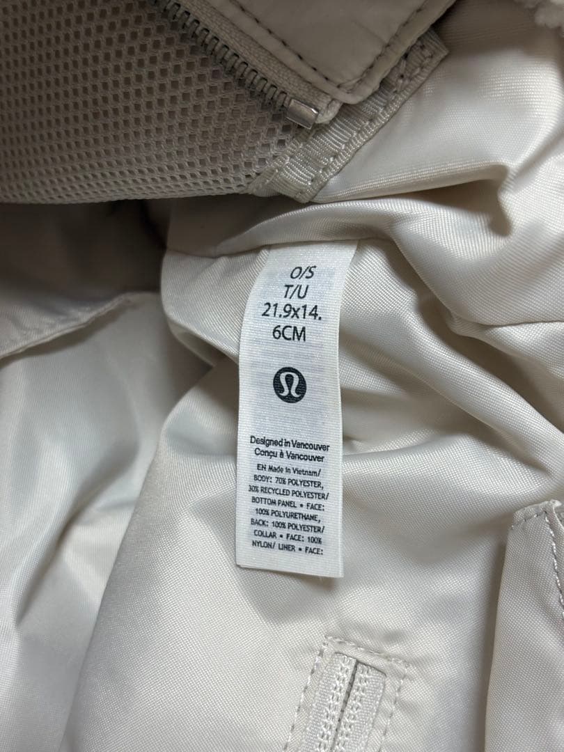 lululemon ホワイトもこもこバッグ