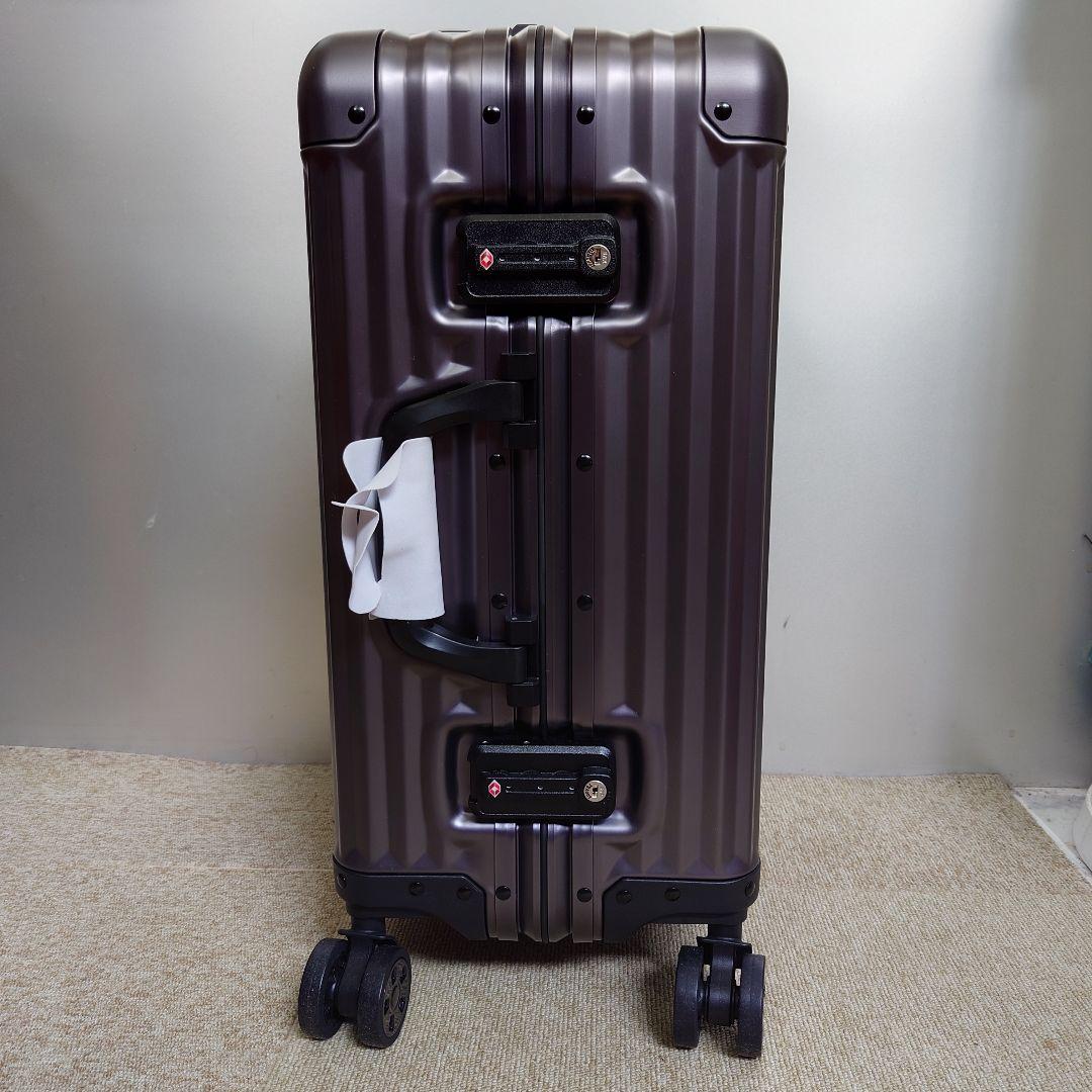 未使用 メルセデスベンツ AMG 33L キャリーバッグ　グラスプレゼント