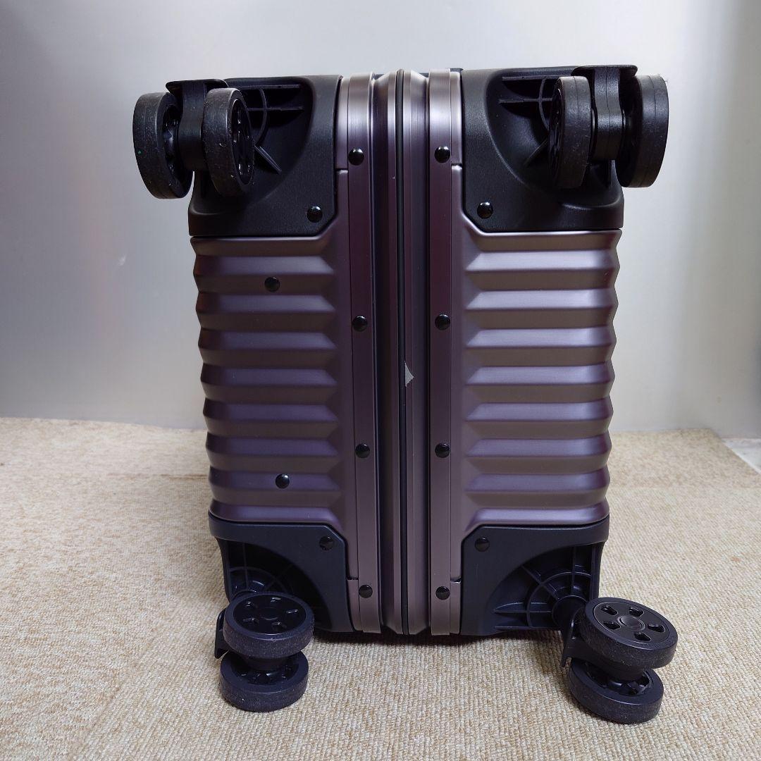 未使用 メルセデスベンツ AMG 33L キャリーバッグ　グラスプレゼント