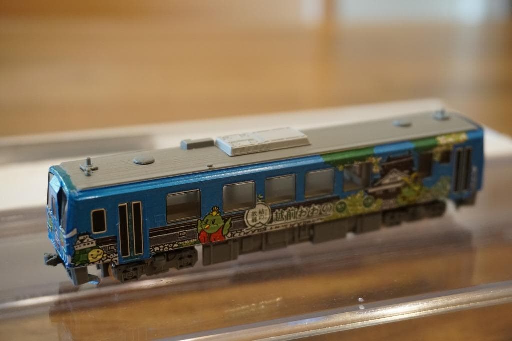 TOMIX製 キハ120系　越美北線ラッピング列車「越前大野城」仕様　M車