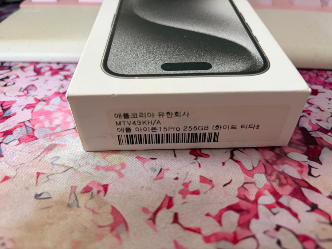 iPhone 15 Pro 256GB SIMフリー ホワイト チタニウム